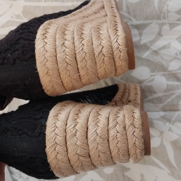 Tory Burch Peep Toe Espadrilles. Size 10 - Picture 10 of 16